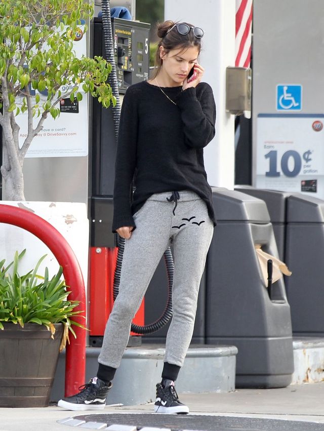 Alessandra Ambrosio SKRYTYKOWNA za te zdjęcia (FOTO)