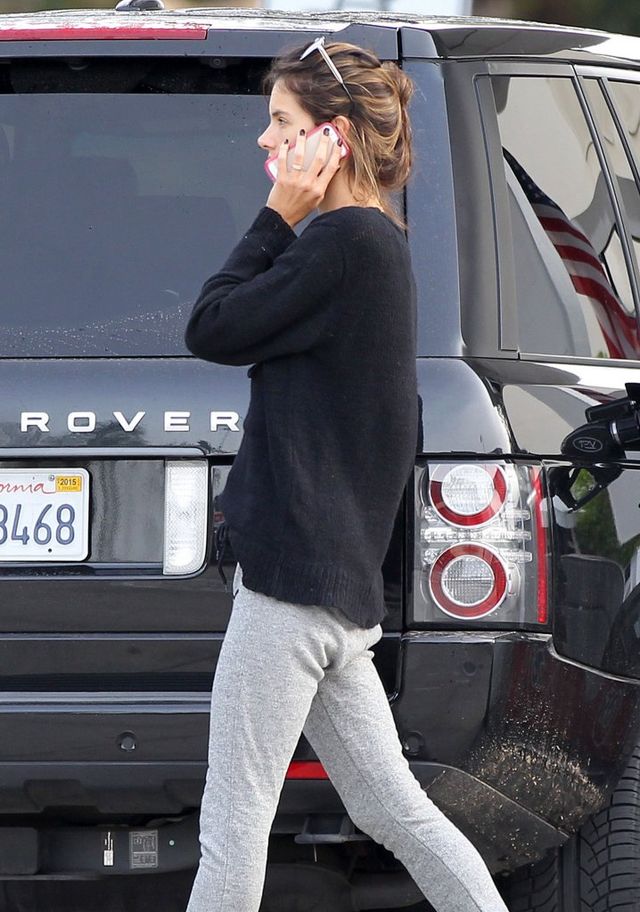 Alessandra Ambrosio SKRYTYKOWNA za te zdjęcia (FOTO)