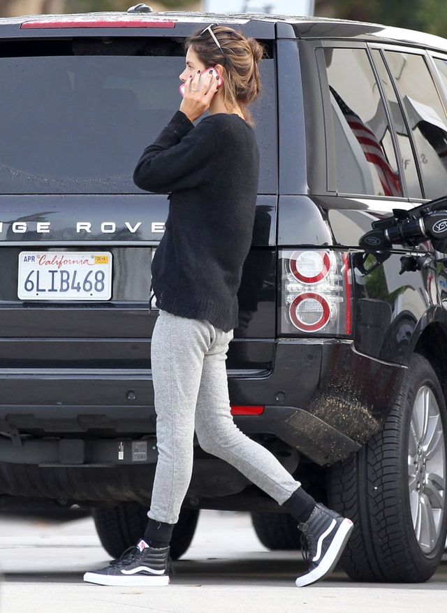 Alessandra Ambrosio SKRYTYKOWNA za te zdjęcia (FOTO)