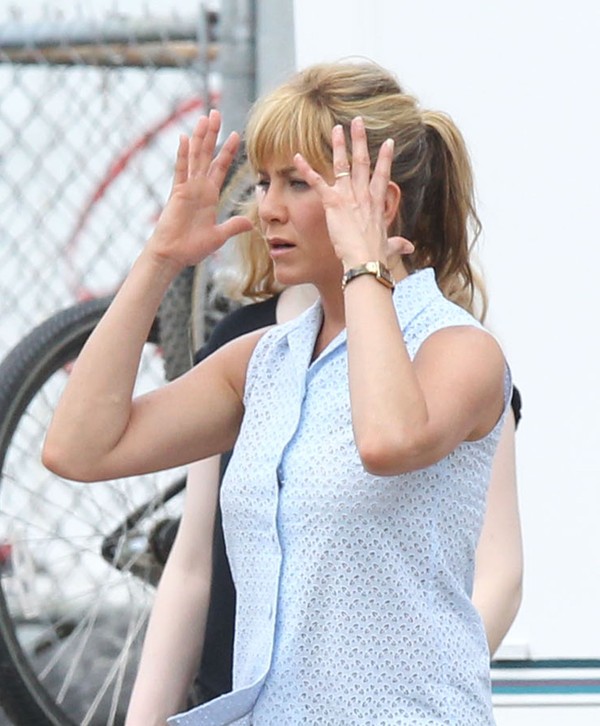 Jennifer Aniston pokazała pierścionek zaręczynowy! (FOTO)  J