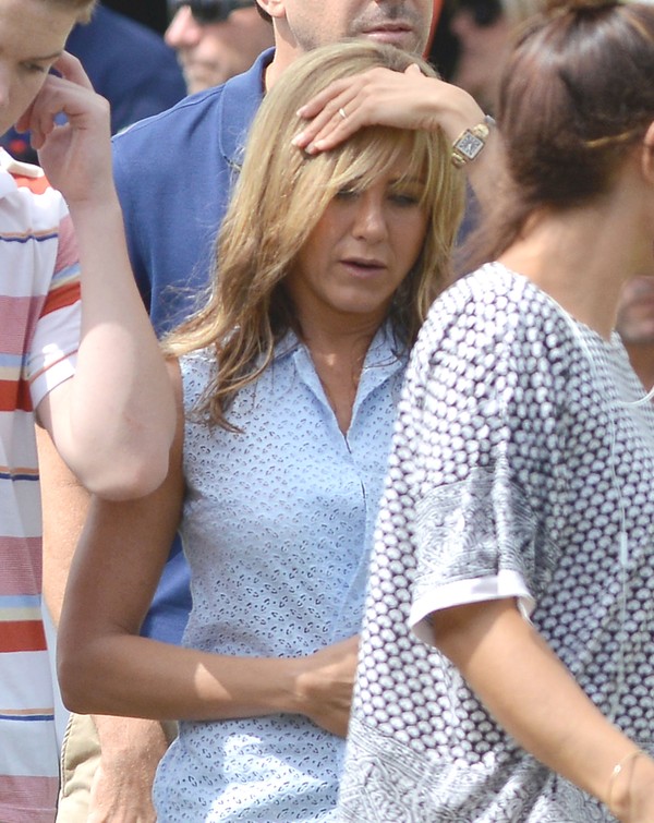 Jennifer Aniston pokazała pierścionek zaręczynowy! (FOTO)  J