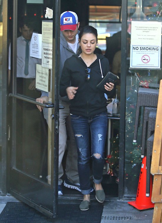 Kunis i Kutcher ciągle na luzie (FOTO) Kunis i Kutcher ciągle na luzie (FOTO)