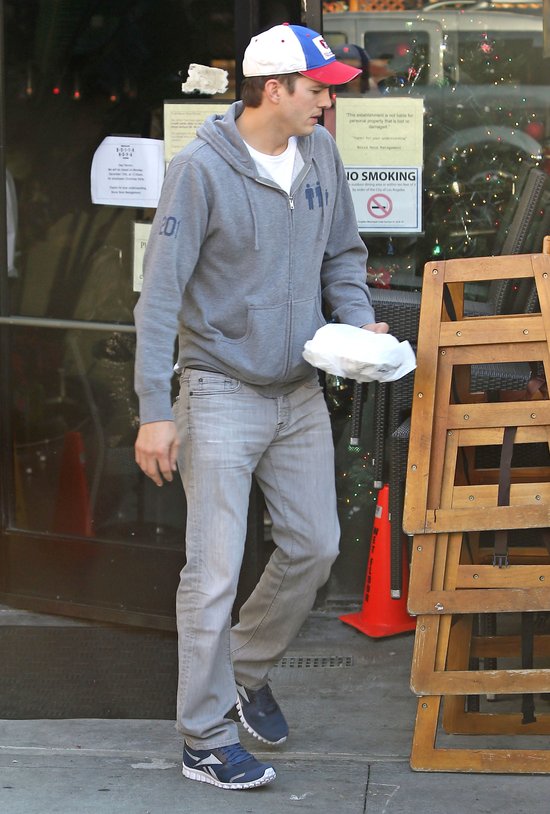 Kunis i Kutcher ciągle na luzie (FOTO) Kunis i Kutcher ciągle na luzie (FOTO)