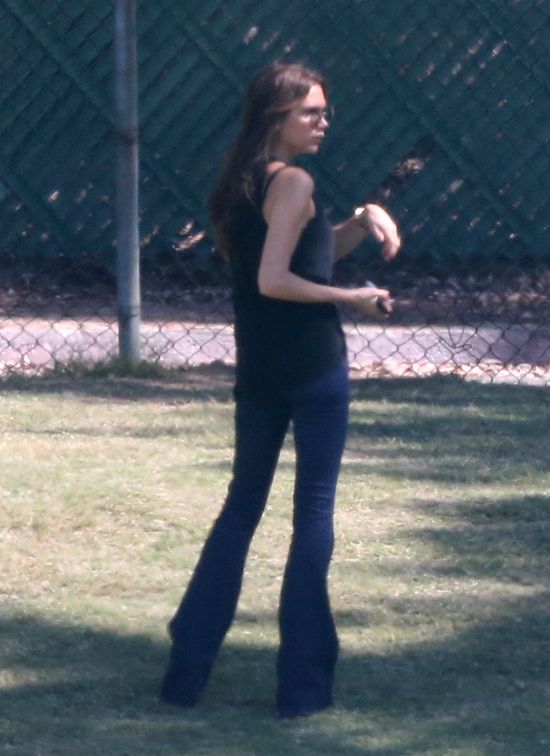 Victoria Beckham znowu ogląda synów na meczu (FOTO)