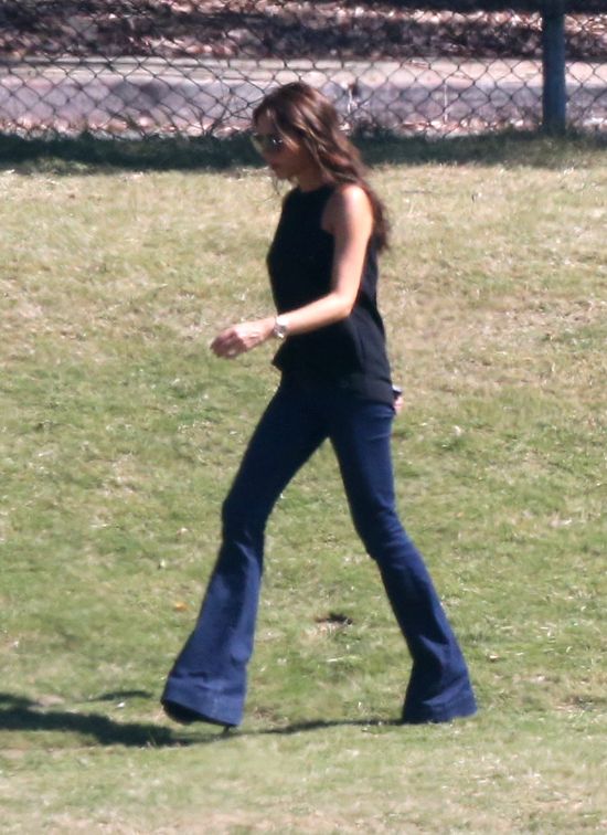 Victoria Beckham znowu ogląda synów na meczu (FOTO)