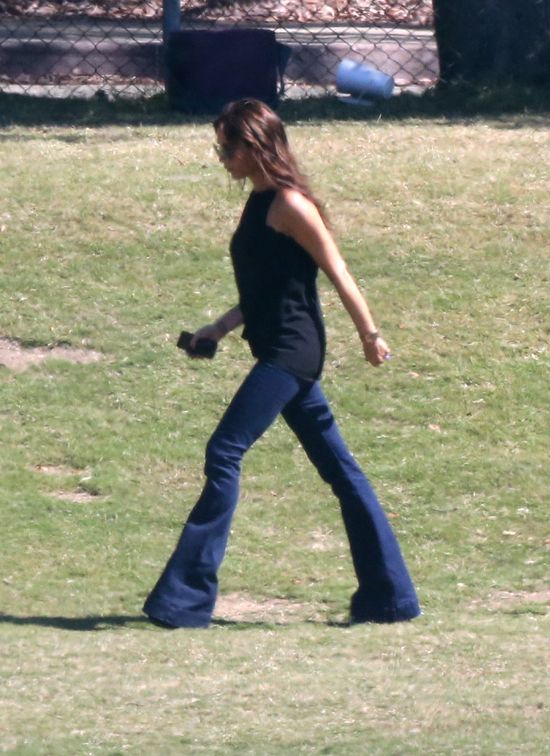 Victoria Beckham znowu ogląda synów na meczu (FOTO)