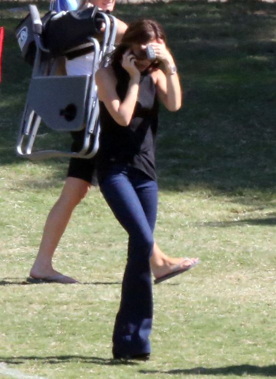 Victoria Beckham znowu ogląda synów na meczu (FOTO)