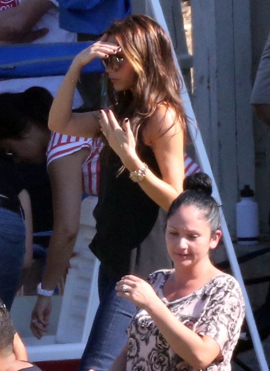 Victoria Beckham znowu ogląda synów na meczu (FOTO)