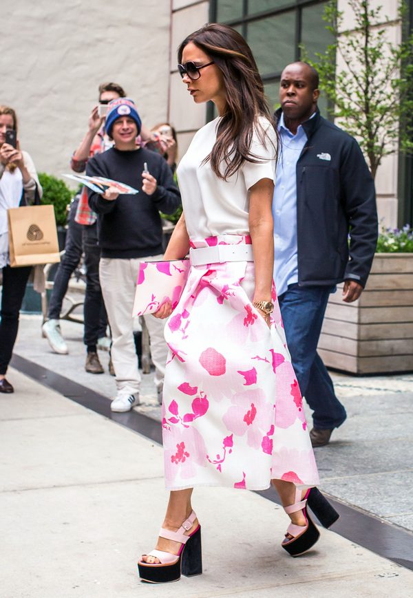 Victoria Beckham wygląda jak... wieszak? (FOTO)