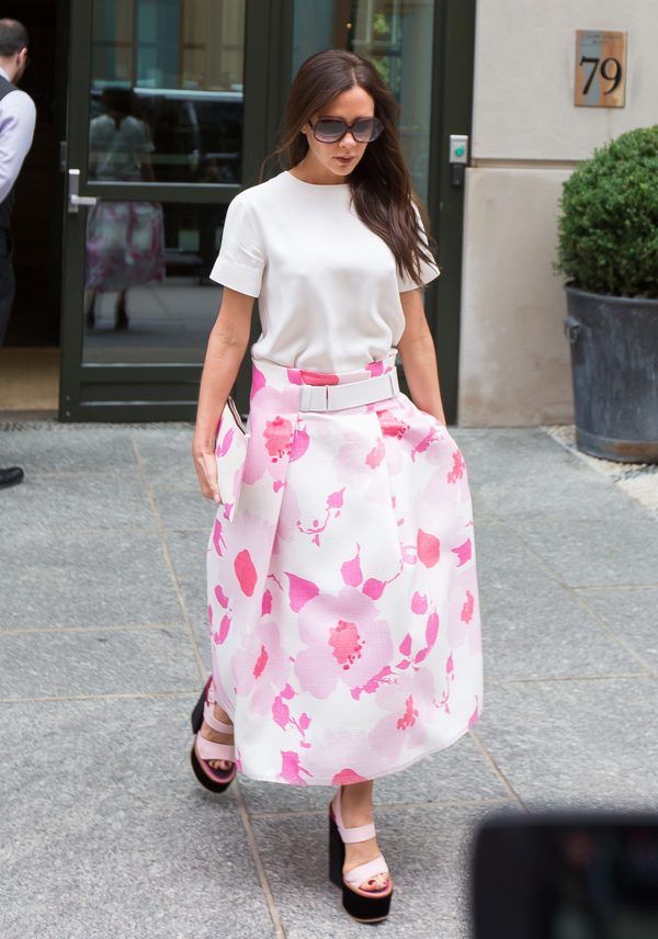 Victoria Beckham wygląda jak... wieszak? (FOTO)