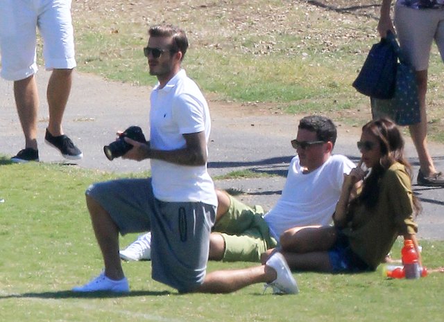 Victoria Beckham na zielonej trawce (FOTO)