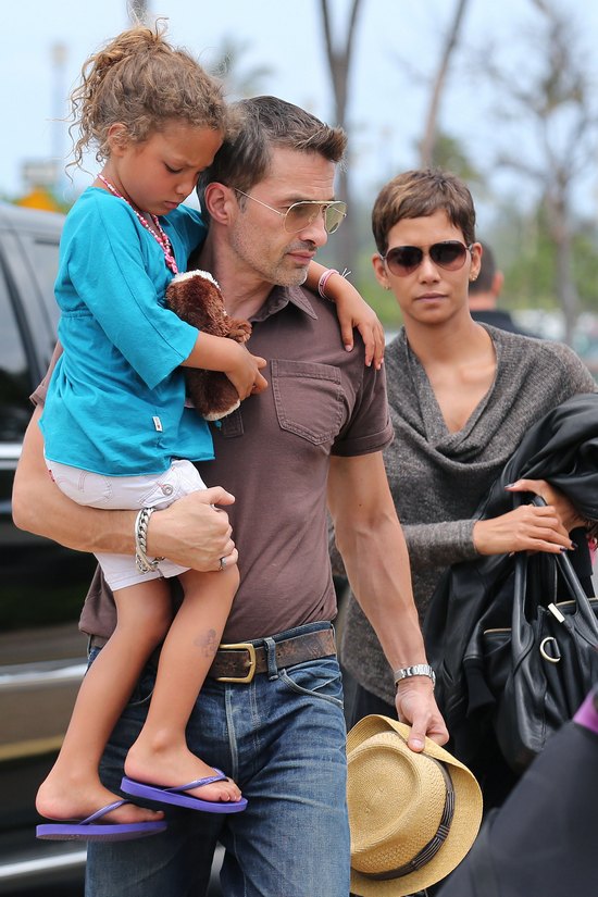 Halle Berry wraca z rodzinnych wakacji (FOTO)