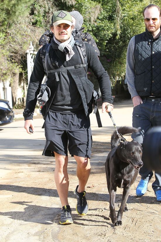 Orlando Bloom z synem na spacerze (FOTO)