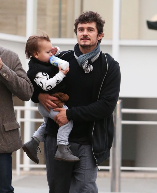 Orlando Bloom z synkiem. A gdzie Miranda? (FOTO)