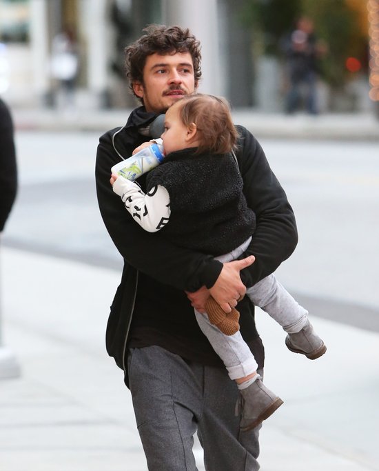 Orlando Bloom z synkiem. A gdzie Miranda? (FOTO)