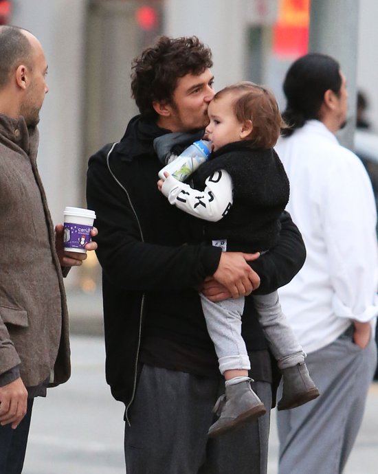 Orlando Bloom z synkiem. A gdzie Miranda? (FOTO)