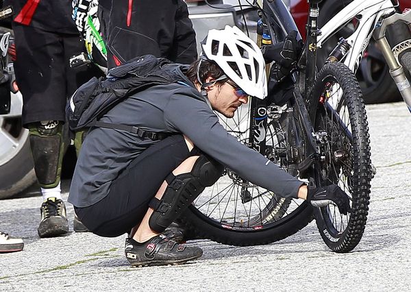 Miniasty Orlando Bloom na rowerze (FOTO)