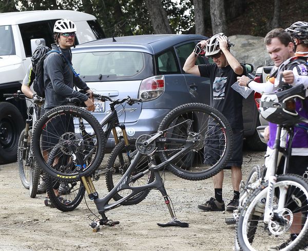 Miniasty Orlando Bloom na rowerze (FOTO)