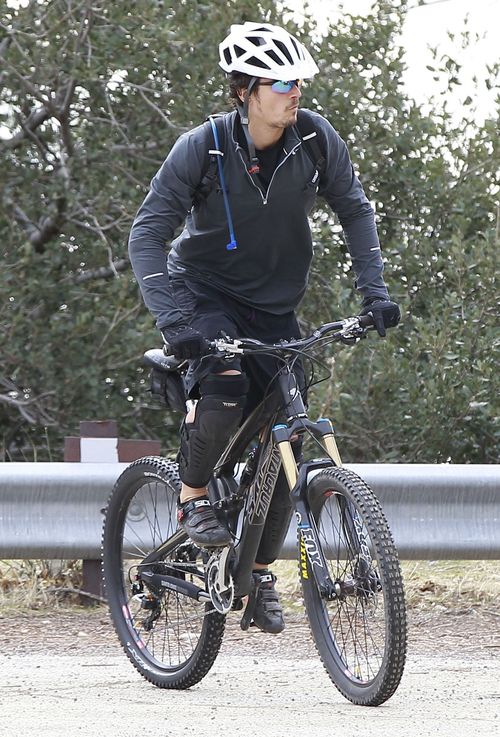 Miniasty Orlando Bloom na rowerze (FOTO)