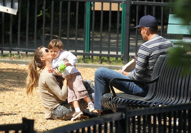 Gisele Bundchen pokazała córeczkę (FOTO) Gisele Bundchen pokazała córeczkę (FOTO)