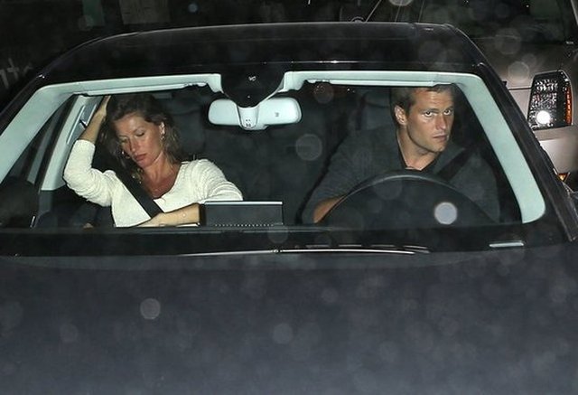 Ciężarna Gisele Bunchen w bikini na plaży (FOTO) Ciężarna Gisele Bunchen w bikini na plaży (FOTO)