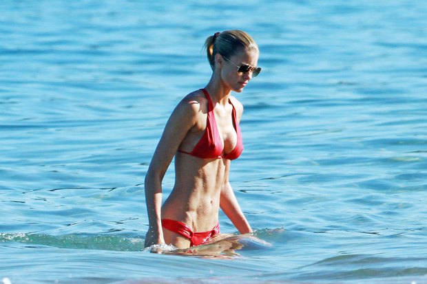 Dziewczyna Eddiego Murphy pokazuje ciało (FOTO)