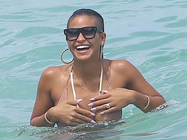 Cassie szaleje w oceanie (FOTO)