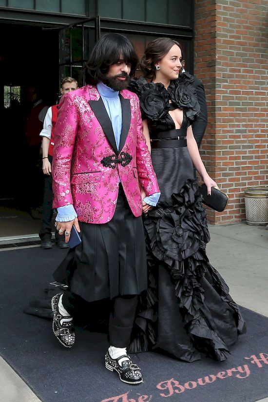 To z NIM Dakota Johnson była na Gali MET! Czy to już oficjalne? 