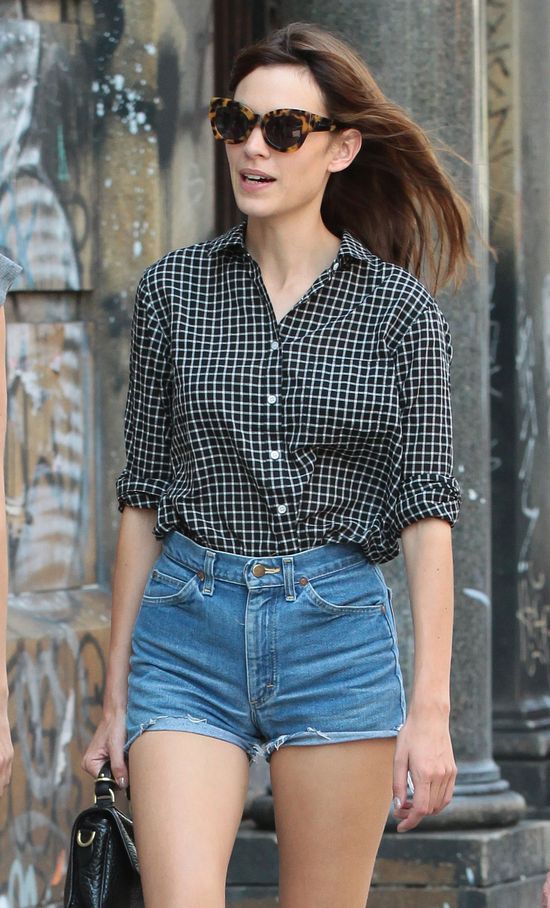Alexa Chung wreszcie złapała parę kilo? (FOTO) Alexa Chung wreszcie złapała parę kilo? (FOTO)