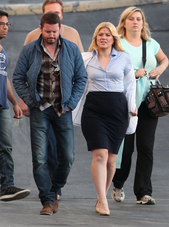 Kelly Clarkson podkreśla swoje krągłości (FOTO)