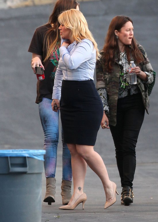 Kelly Clarkson podkreśla swoje krągłości (FOTO)