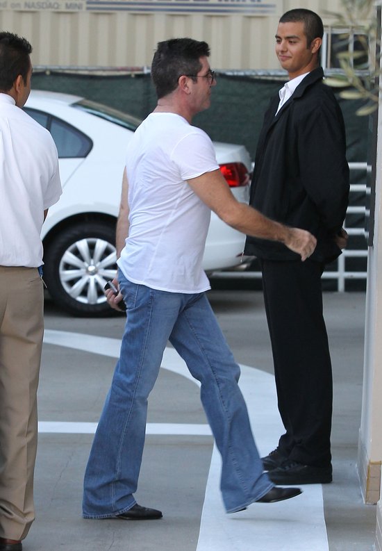 Simon Cowell gustuje w PEŁNYCH kształtach (FOTO) Simon Cowell gustuje w PEŁNYCH kształtach (FOTO)