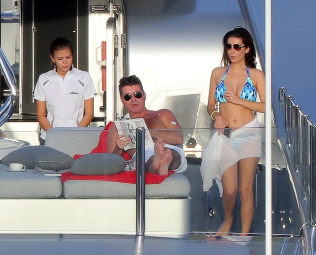 Co robi dziewczyna Simona Cowella? (FOTO)