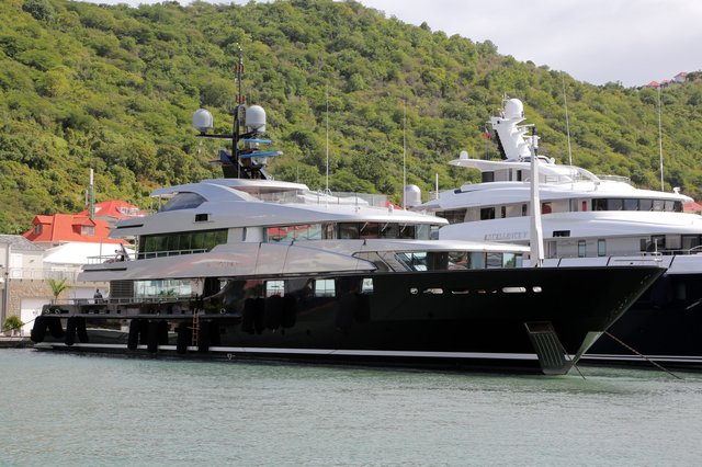 Co robi dziewczyna Simona Cowella? (FOTO)