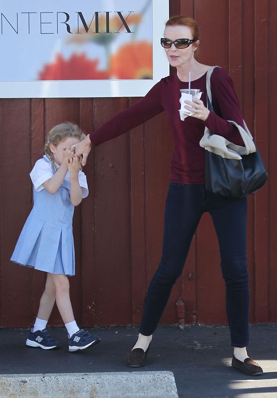 Te bliźniaczki coraz bardziej przypominają mamę (FOTO)