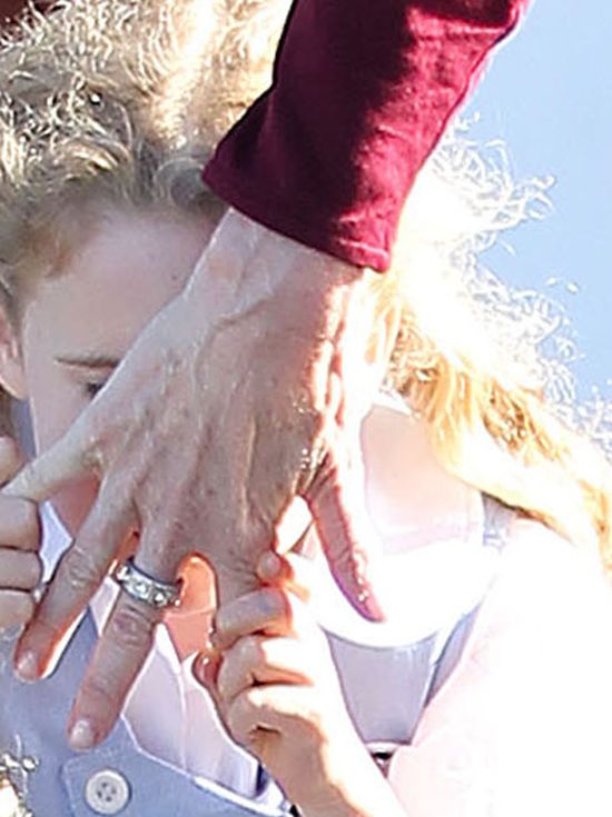 Te bliźniaczki coraz bardziej przypominają mamę (FOTO)