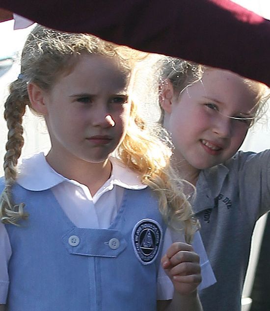 Te bliźniaczki coraz bardziej przypominają mamę (FOTO)