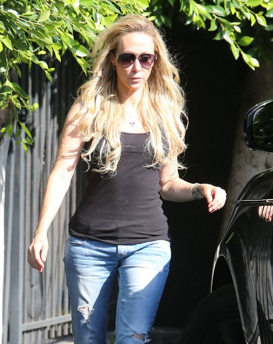 Miley Cyrus z mamą w drodze do studia nagrań (FOTO) Miley Cyrus z mamą w drodze do studia nagrań (FOTO)