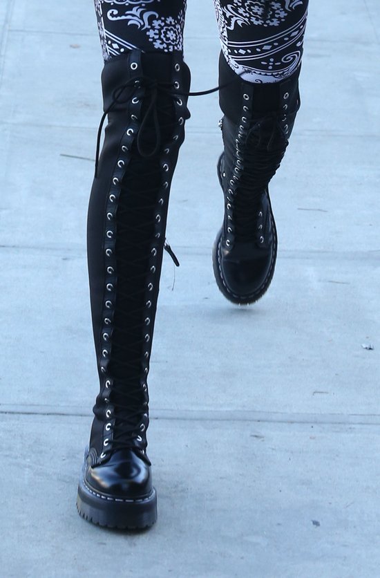 Miley Cyrus polubiła rockowy styl (FOTO)