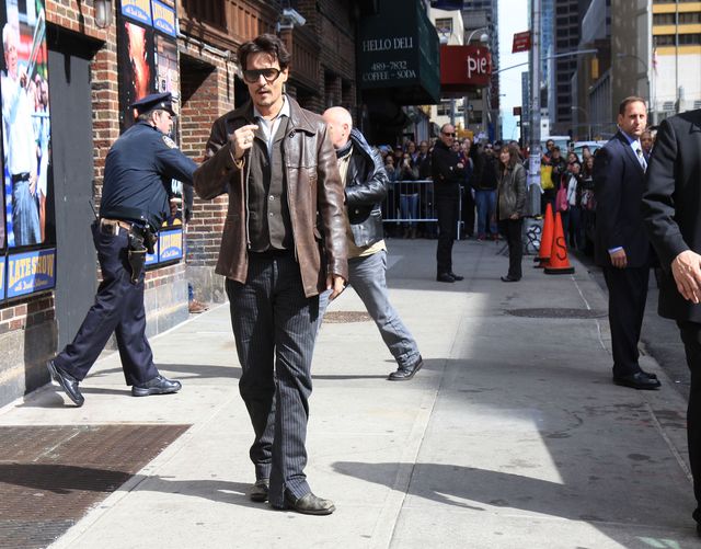 Domyślacie się, kto nosi tak zniszczone buty? (FOTO)