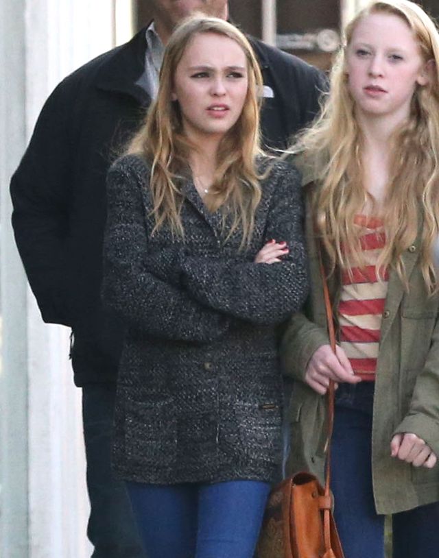 Córka Deppa w wyjątkowo skromnym stroju (FOTO) Córka Deppa w wyjątkowo skromnym stroju (FOTO)