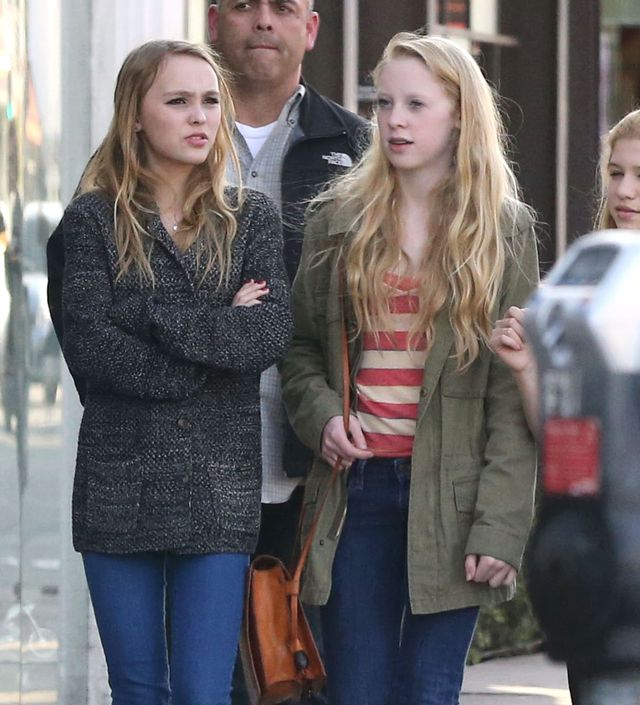 Córka Deppa w wyjątkowo skromnym stroju (FOTO) Córka Deppa w wyjątkowo skromnym stroju (FOTO)