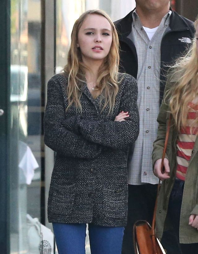 Córka Deppa w wyjątkowo skromnym stroju (FOTO) Córka Deppa w wyjątkowo skromnym stroju (FOTO)