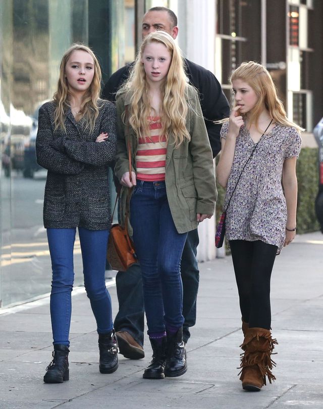 Córka Deppa w wyjątkowo skromnym stroju (FOTO) Córka Deppa w wyjątkowo skromnym stroju (FOTO)