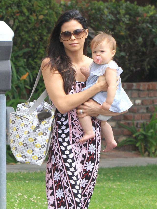 Channing Tatum zapewne nie wie, którą całować najpierw FOTO