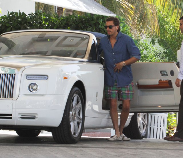 Scott Disick w kasynie z blondynką Scott Disick w kasynie z blondynką