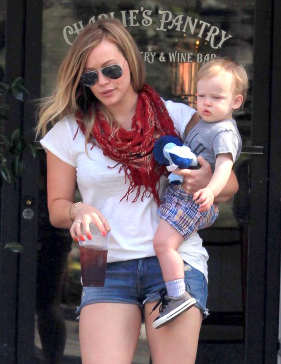 Hilary Duff w szortach już bez kompleksów (FOTO)