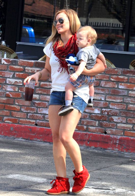 Hilary Duff w szortach już bez kompleksów (FOTO)