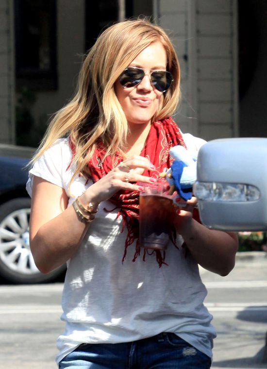 Hilary Duff w szortach już bez kompleksów (FOTO)