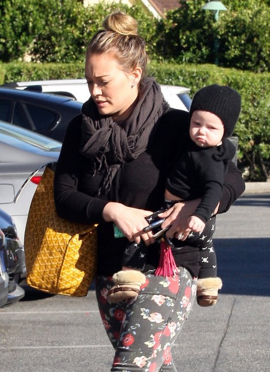 Hilary Duff podeksyctowana - Luca raczkuje (FOTO) Hilary Duff podeksyctowana - Luca raczkuje (FOTO)